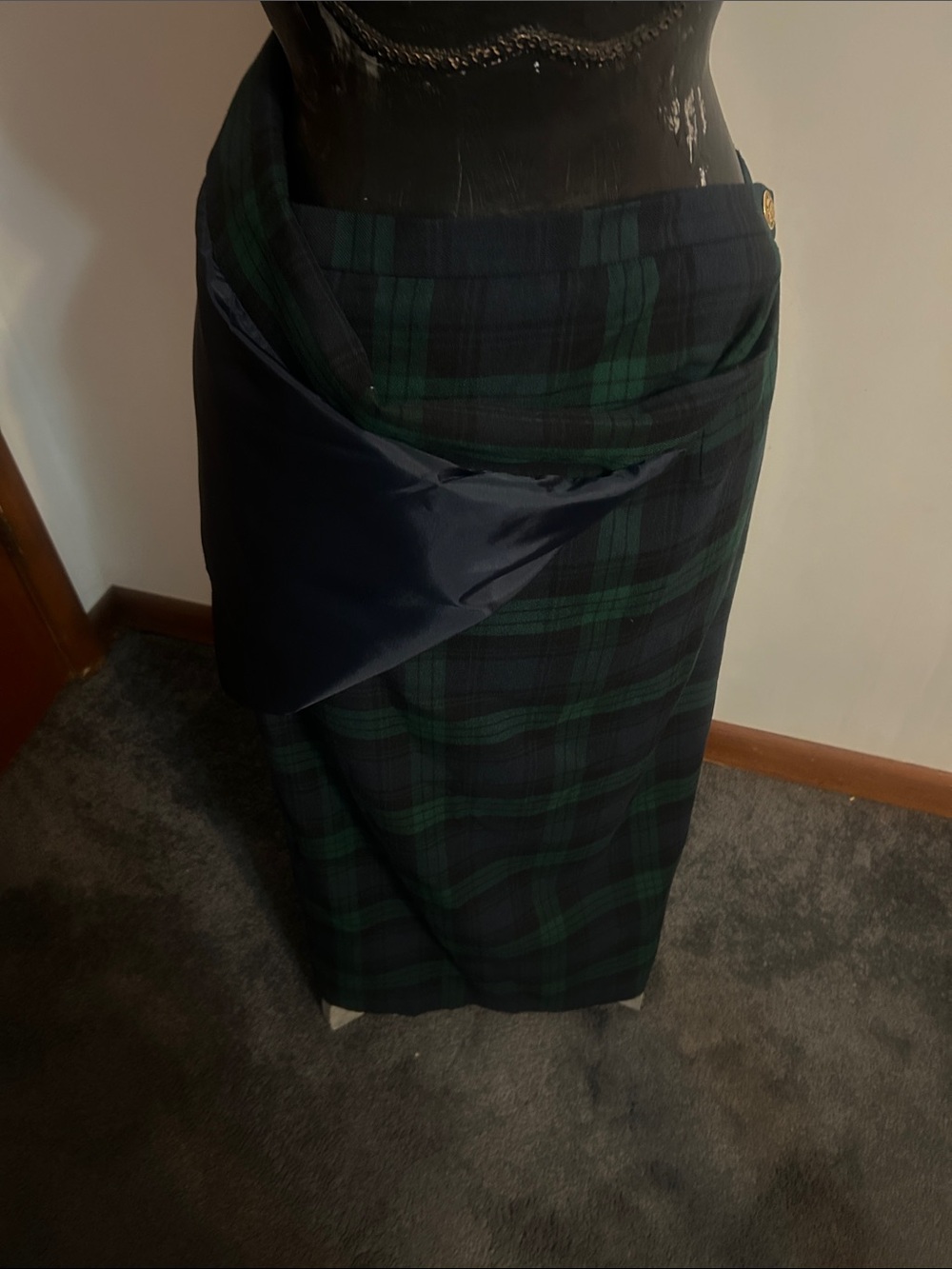 Casual Corner Annex Classic Blackwatch Plaid Pencil Skirt - Green and Navy - Picture 3 of 8